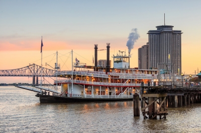 Raddampfer auf dem Mississippi in New Orleans ( f11photo / stock.adobe.com)  lizenziertes Stockfoto 
Infos zur Lizenz unter 'Bildquellennachweis'